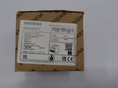 As new Siemens 5SP4392-7 miniature circuit breaker 400 V 10kA, 3-pole, C, 125 A, D=70 mm.