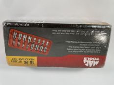 An as new MAC Tools SXASS16PT 16-PC. 1/4