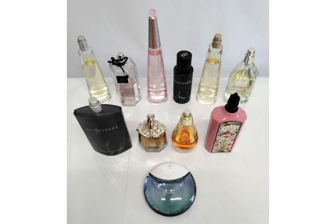 Thirty perfumes/testers and related to include Gucci, Ralph Lauren and more! (please note: some bott - Image 3 of 3