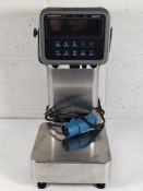 A pre-owned Avery Weigh-Tronix checkweigher (REF: ZQ375).