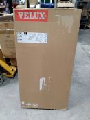 An as new Velux EDW CK02 2000 insulated single tile flashing for roof windows (55x78cm).
