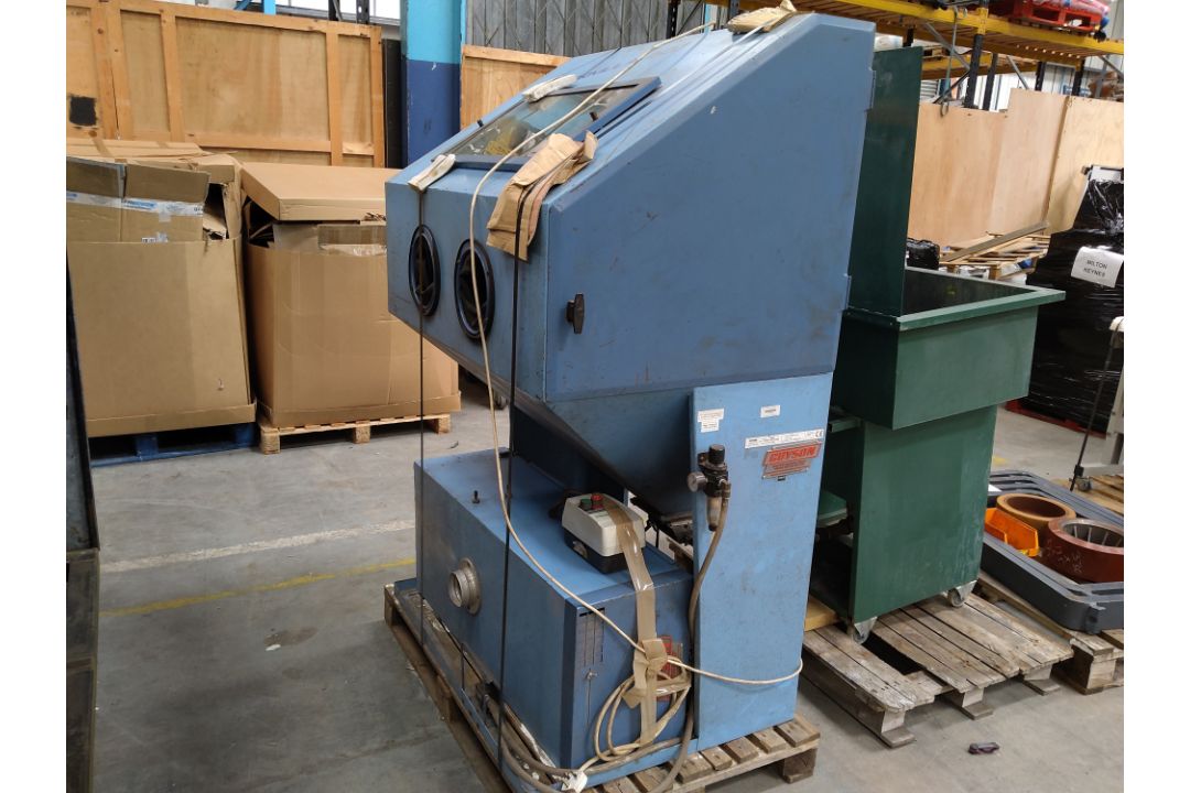 Preowned Guyson Formula 1600 system sandblaster. *PLEASE NOTE - Large, bulky item - will need appro - Image 2 of 3