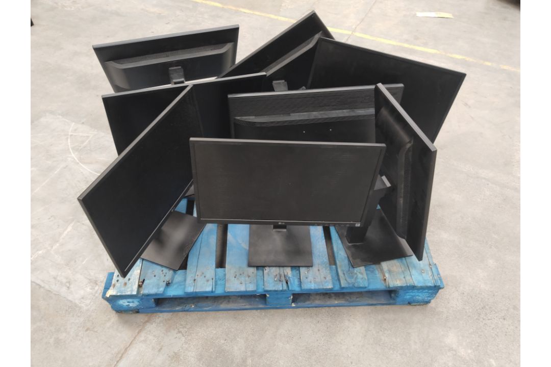 Eight preowned desktops monitors to include 7x LG 24BK550Y and 1x ACER K272HL. *All come with stands - Image 1 of 4