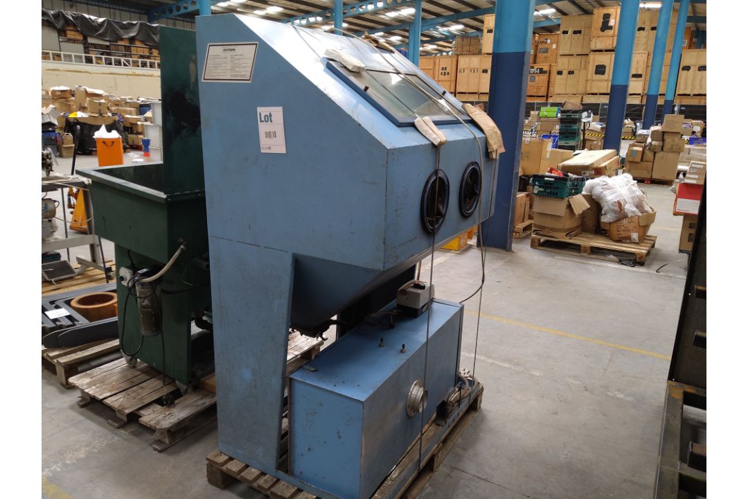 Preowned Guyson Formula 1600 system sandblaster. *PLEASE NOTE - Large, bulky item - will need appro - Image 1 of 3