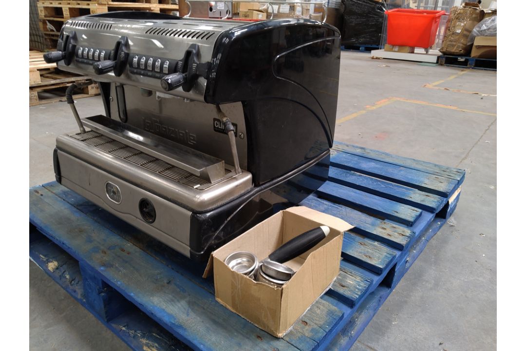 Preowned Laspasiale twin group commercial coffee machine with accessories. - Image 2 of 3