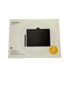 As new Wacom Intuos Medium Creative Pen Tablet in Black (EAN: 4949268622806).