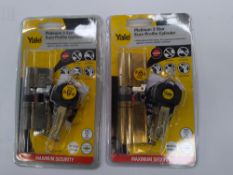 Twenty-five as new Yale 3 star platinum euro cylinder 45/10/45. Some blister packs distressed. 5 x 4