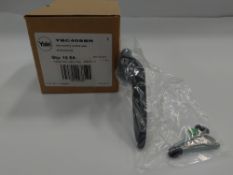 Eight as new boxes of Yale YBC40SBR Quartus right hand locking 40mm locks. Ten locks per box (80 in