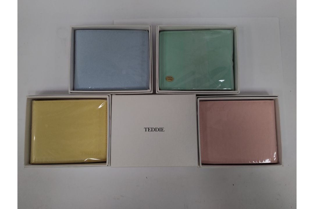 One pallet containing 1000+as new Teddie vegan leather bifold wallets in four assorted colours, gift - Image 1 of 2
