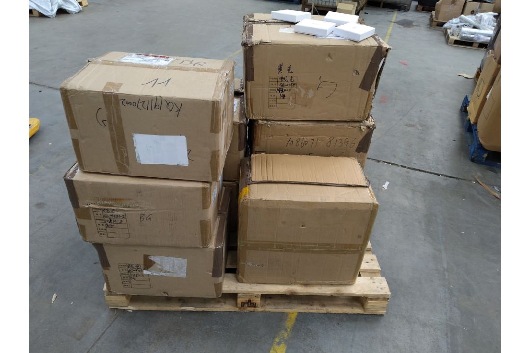One pallet containing 1000+as new Teddie vegan leather bifold wallets in four assorted colours, gift - Image 2 of 2
