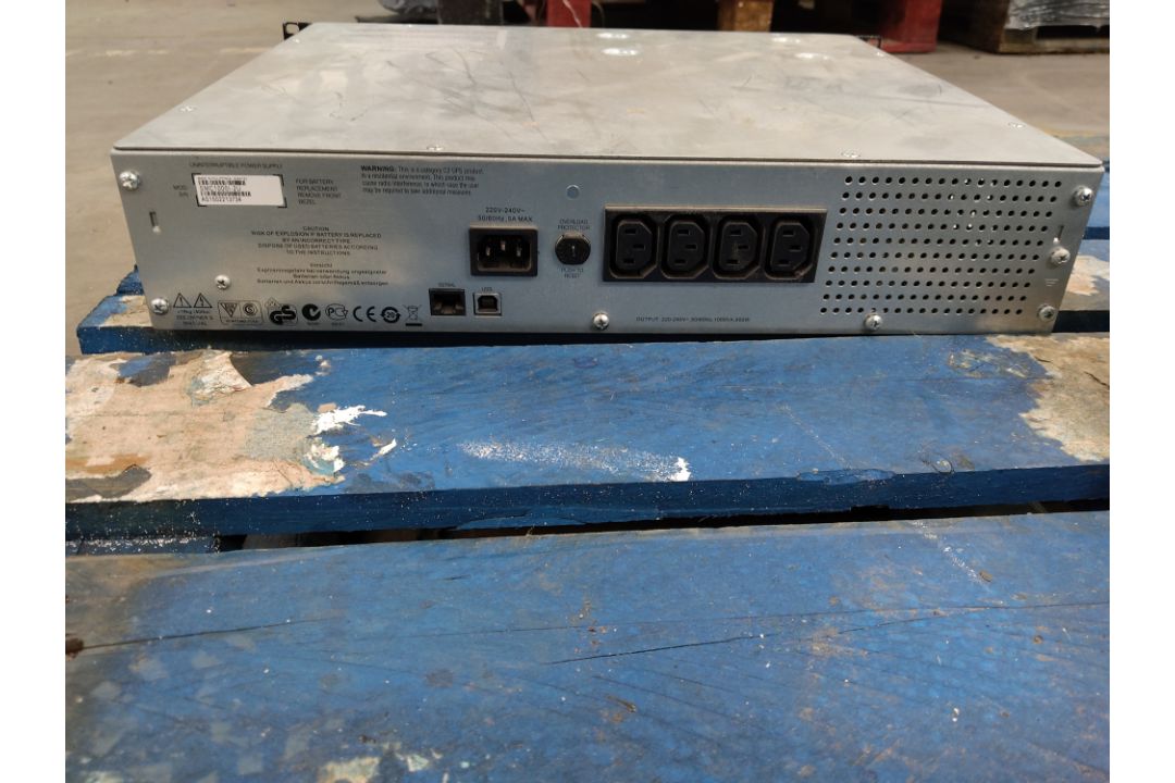 Mixed lot of three preowned APC uninterruptable power supplies. 1 x SMT2200RMI2U with 8 outputs,, 1 - Image 7 of 7