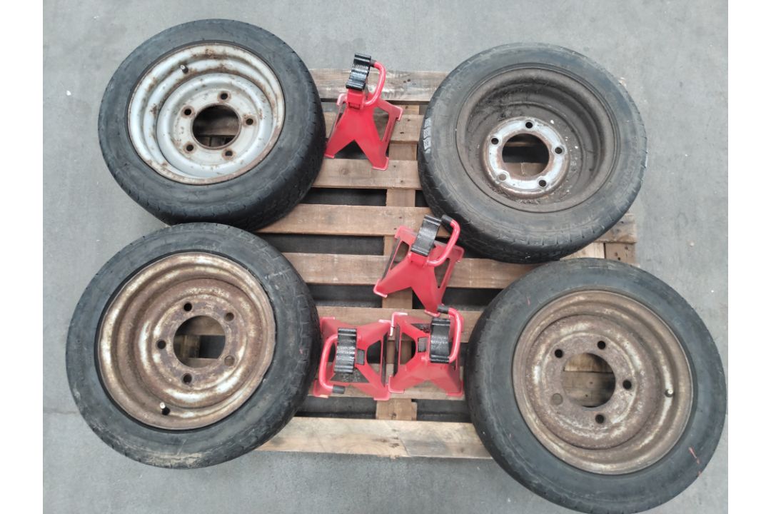 Four preowned Wheels 14.5" with 4x Amazon Basics Steel Jack Auto 3 Ton. - Image 3 of 3