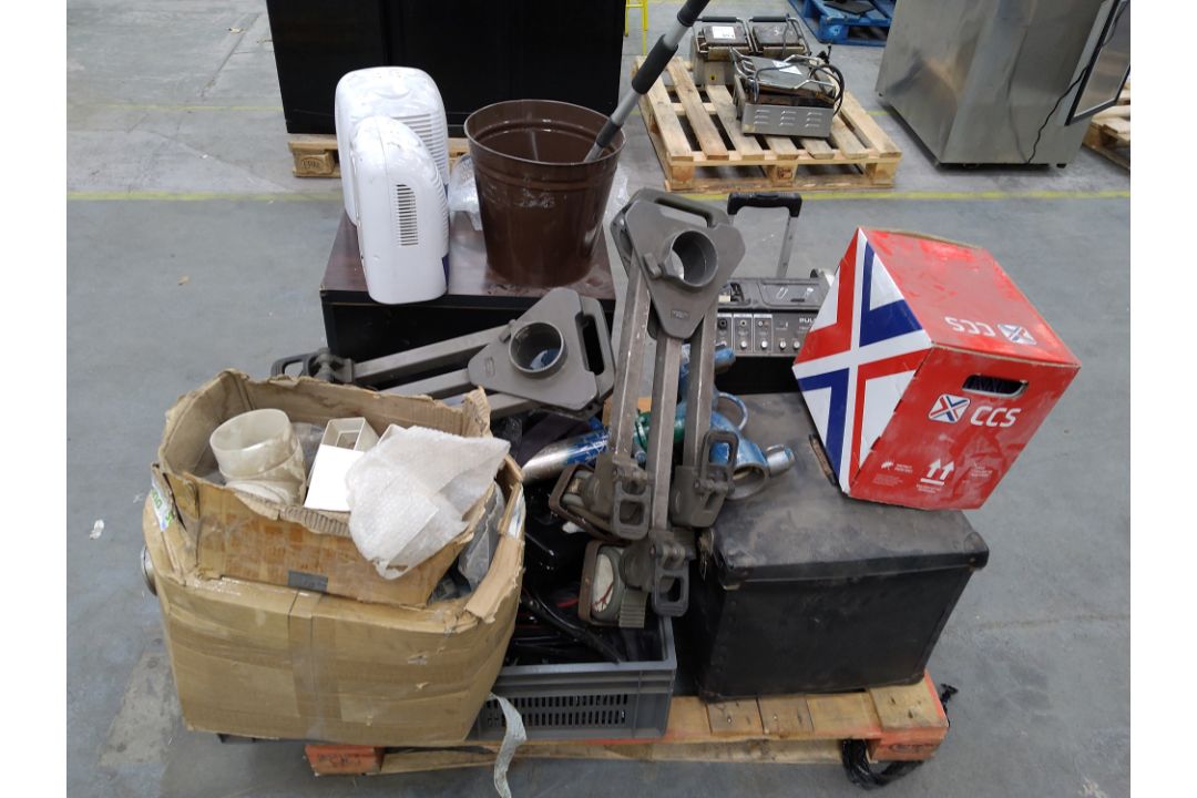 One pallet of mixed industrial and commercial items. Pallet not included. - Image 1 of 4