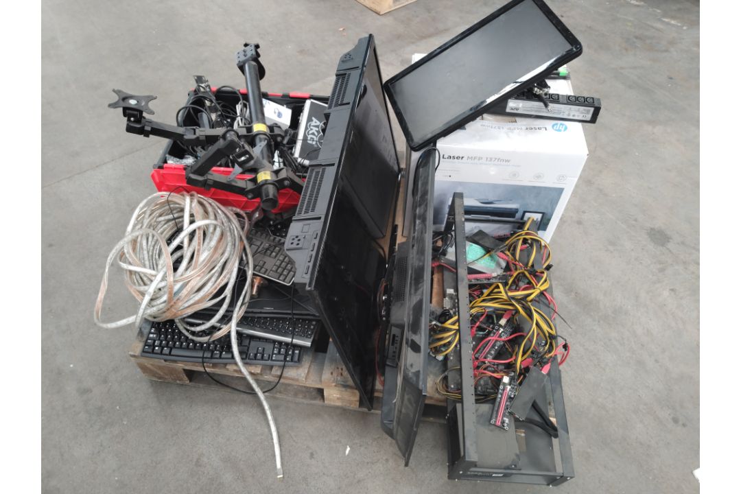 Pallet of assorted Tech and related goods. - Image 2 of 5