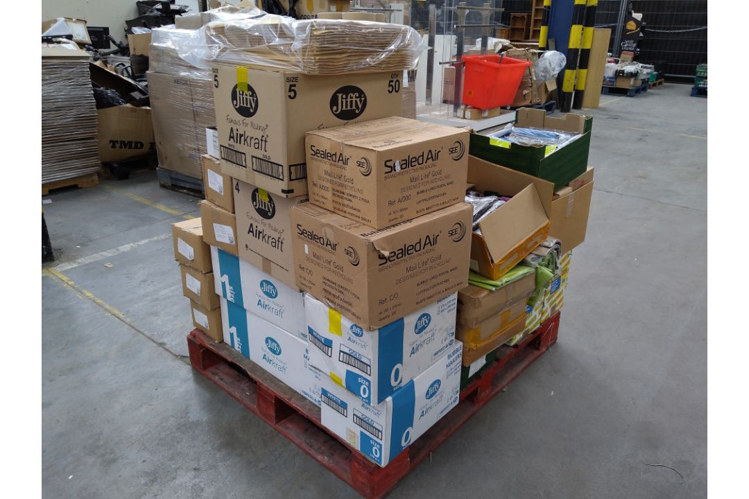 One pallet of assorted packing materials, including padded envelopes, poster tubes, sealable mailing - Image 2 of 3