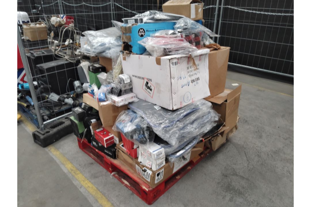 A pallet of assorted auto parts and related products. - Image 2 of 2