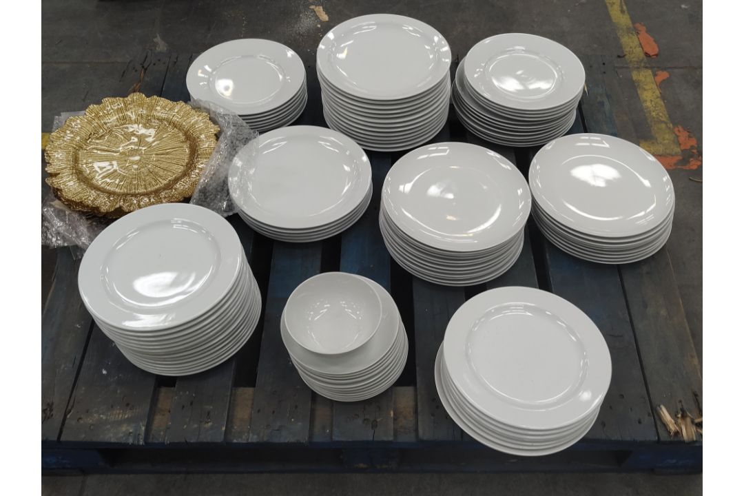 Large amount of preowned plates with plastic cups. * 2000 Half pint, 1000 Pints. - Image 1 of 2