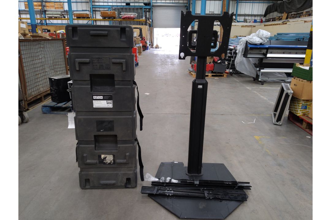 Preowned Chief PRSU portable height-adjustable flat panel stand. Manual height adjustment (from cent - Image 1 of 3
