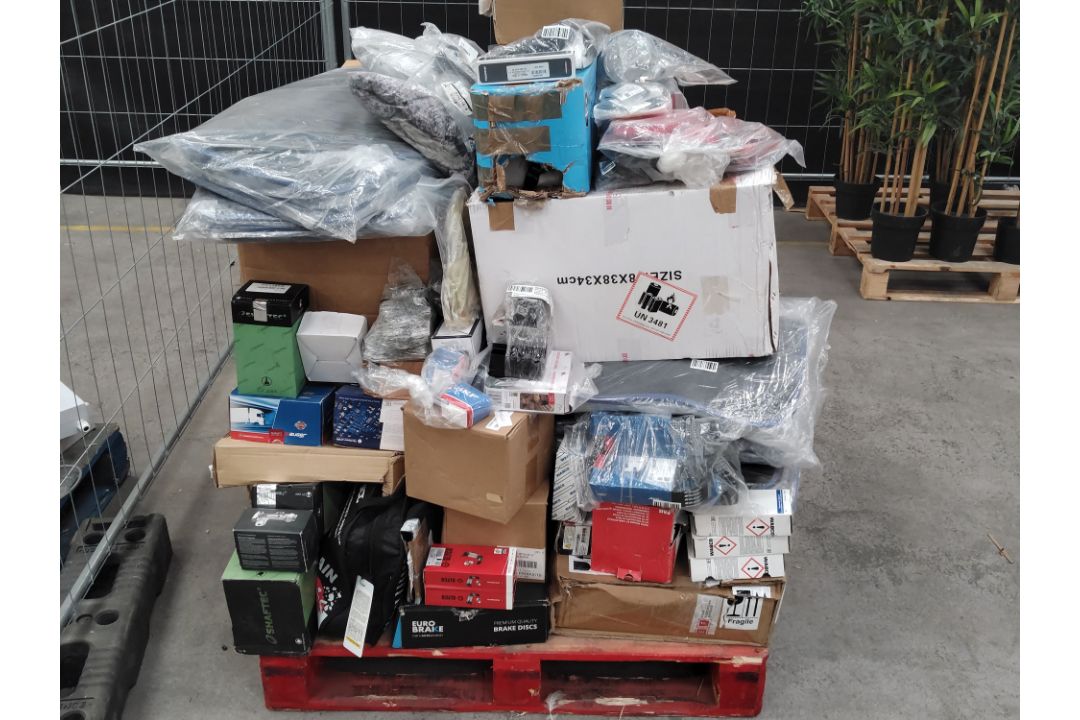 A pallet of assorted auto parts and related products. - Image 1 of 2