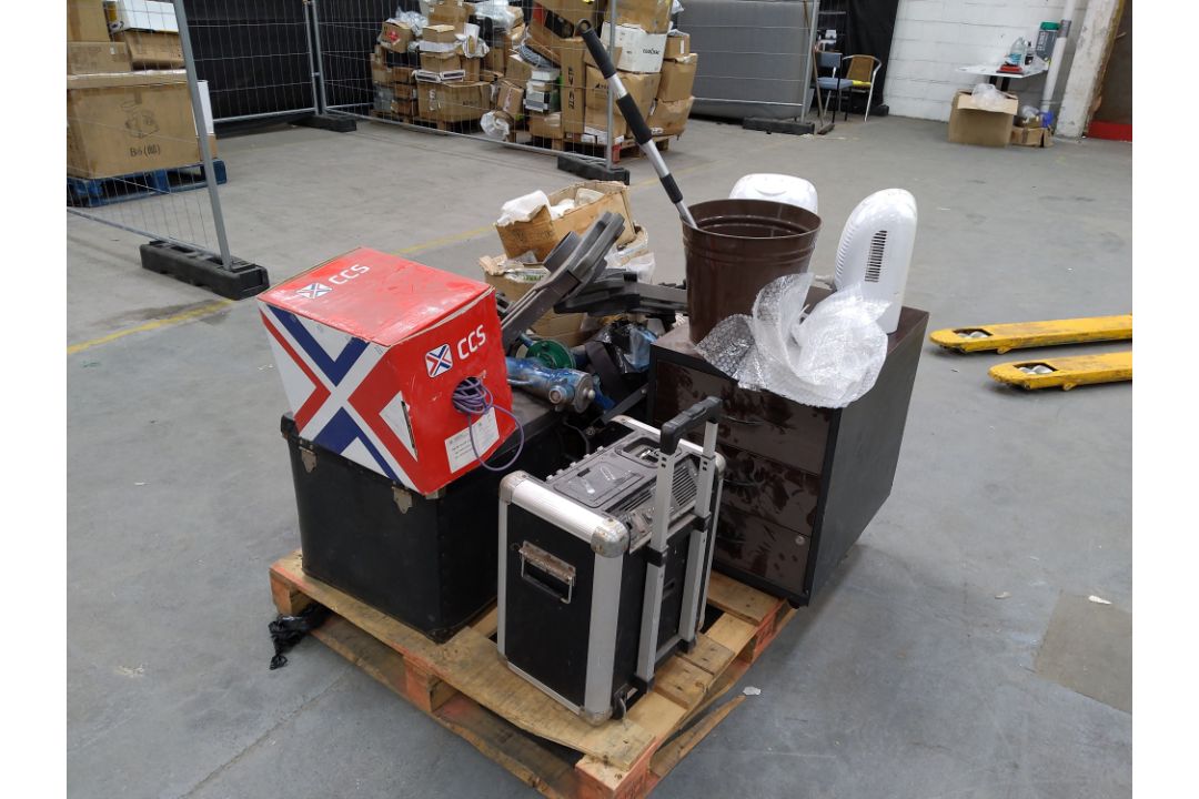 One pallet of mixed industrial and commercial items. Pallet not included. - Image 4 of 4