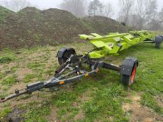 2011 Claas 4 wheel header trailer with brakes and storage box to suit 9m header Please Note: This lo