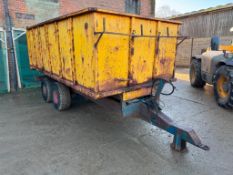 10t twin axle trailer with manual tailgate, grain chute on 12.5-125 wheels and tyres Please Note: Th