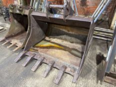 2015 Geith 5ft bulk bucket for 20t excavator, 80mm pins, nearly new teeth