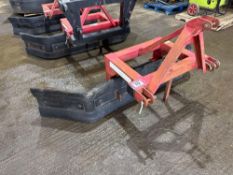 Moulton yard scraper