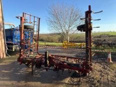 Kongskilde SLE 8.0 springtine cultivator, hydraulic folding, linkage mounted Please Note: This lot i