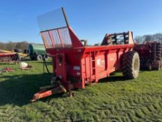 2001 K-TWO Duo 1400 rear discharge manure spreader, single axle. Serial No: K2D030114271