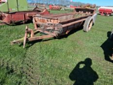 International 80 rear discharge manure spreader on 7.50-24 wheels and tyres. Serial No: 72-40-43