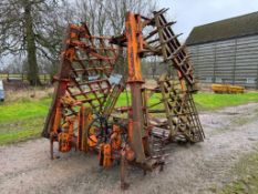 Wilder 20ft pressure harrow with rear crumbler, hydraulic folding, linkage mounted. Serial No: 9020