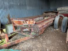 International 80 rear discharge manure spreader on 7.50-24 wheels and tyres. Serial No: 72-80-63