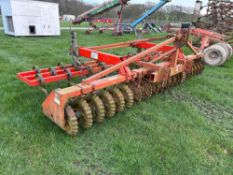 Guttler Dupley 4m front mounted press with springtines to press wheels, linkage mounted