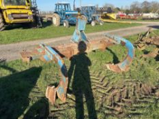 Heavy duty twin leg subsoiler