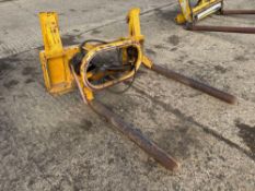 SGM Balemaster, hydraulic bale spike/squeeze with JCB Q-fit attachments