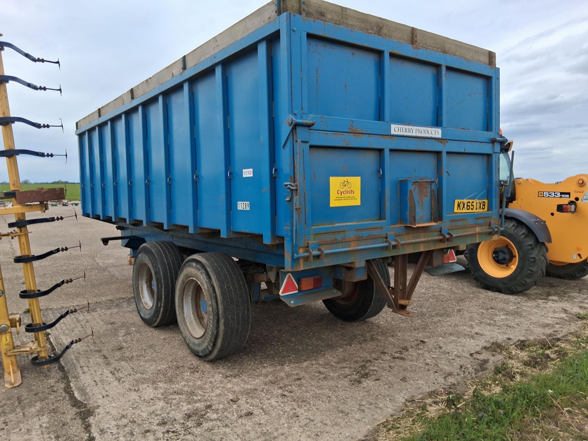 Twin axle 16t grain trailer with air and hydraulic brakes on 385/65R22.5 wheels and tyres, rear draw - Image 6 of 9