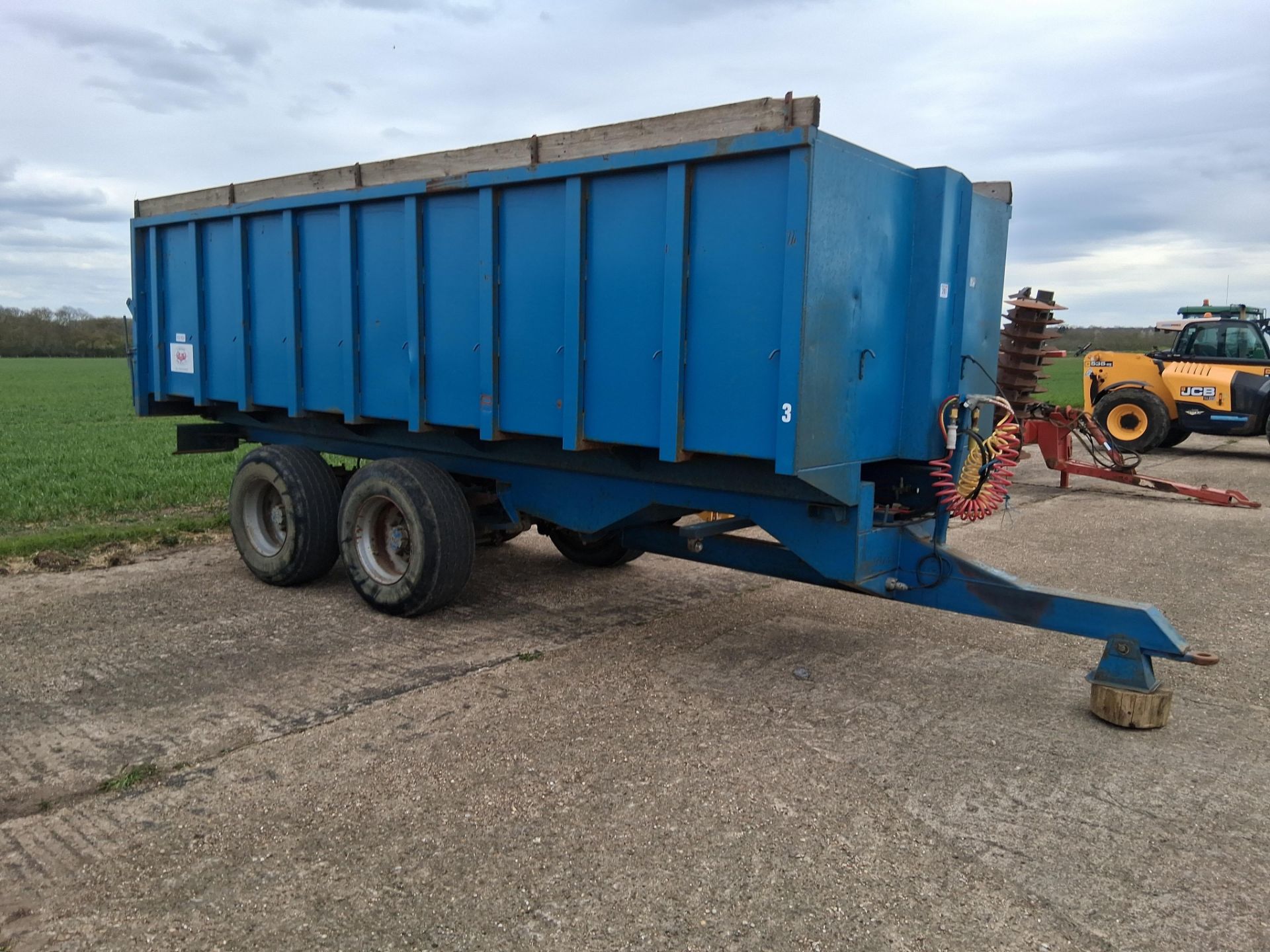 Twin axle 16t grain trailer with air and hydraulic brakes on 385/65R22.5 wheels and tyres, rear draw - Image 3 of 9