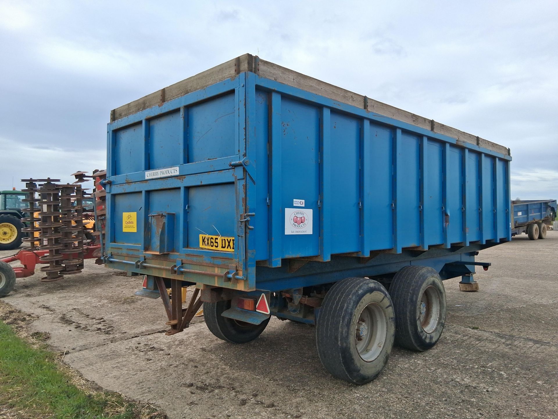 Twin axle 16t grain trailer with air and hydraulic brakes on 385/65R22.5 wheels and tyres, rear draw - Image 4 of 9