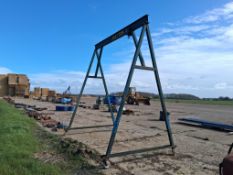 Heavy duty lifting gantry