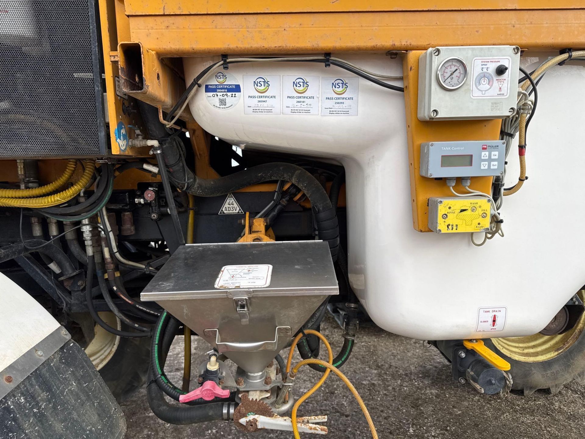 2009 Knight 24m self-propelled sprayer 3,500l tank, triple nozzle bodies, section control, air shut - Image 14 of 21