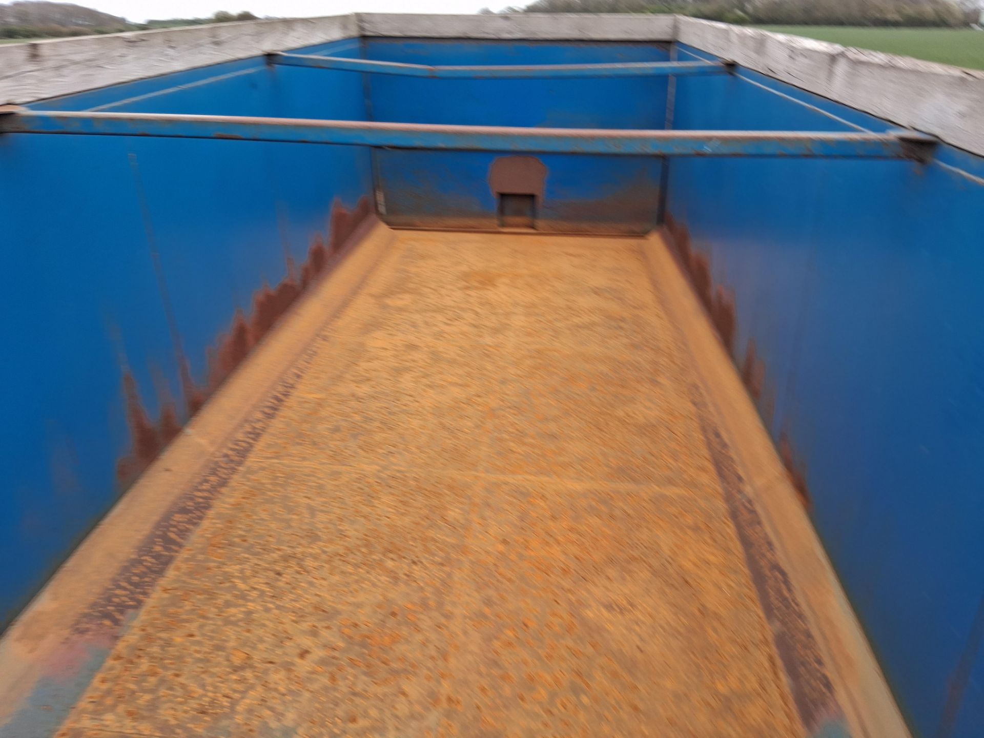 Twin axle 16t grain trailer with air and hydraulic brakes on 385/65R22.5 wheels and tyres, rear draw - Image 9 of 9