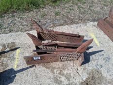 3No Cousins sub soiler legs