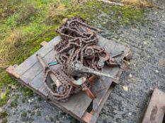 Block and tackle with chain tensioners, heavy duty