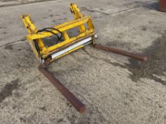 Twose hydraulic bale spike/squeeze with JCB Q-fit attachments