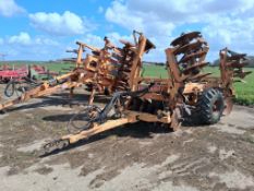 1999 Simba 23C, 4.5m trailed discs, hydraulic folding, rear drawbar and services. Serial No: 8927904