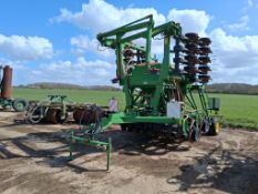 2010 John Deere 750A disc drill 6m hydraulic folding, bout markers, rear following harrows. Hectares