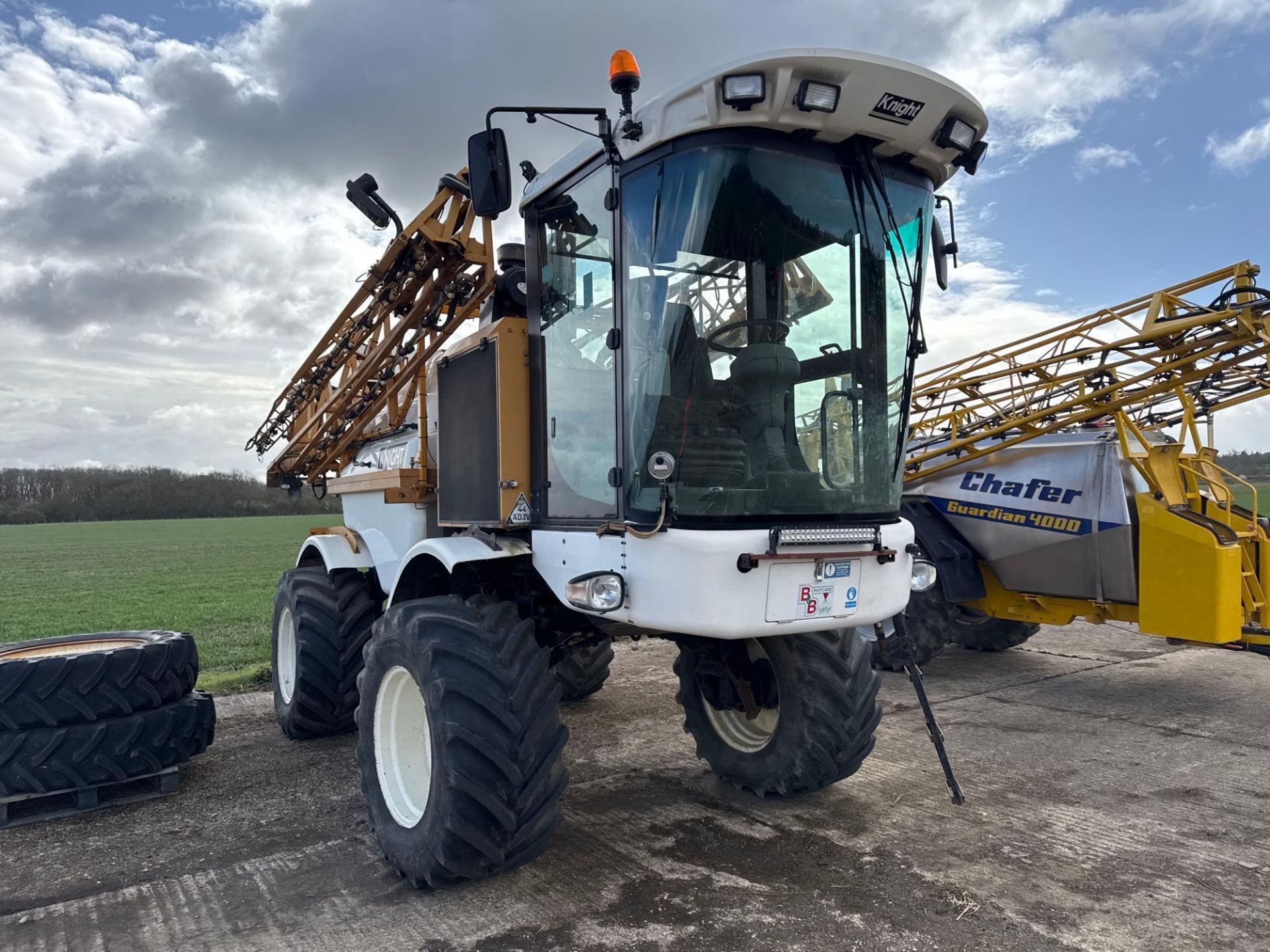 2009 Knight 24m self-propelled sprayer 3,500l tank, triple nozzle bodies, section control, air shut - Image 2 of 21