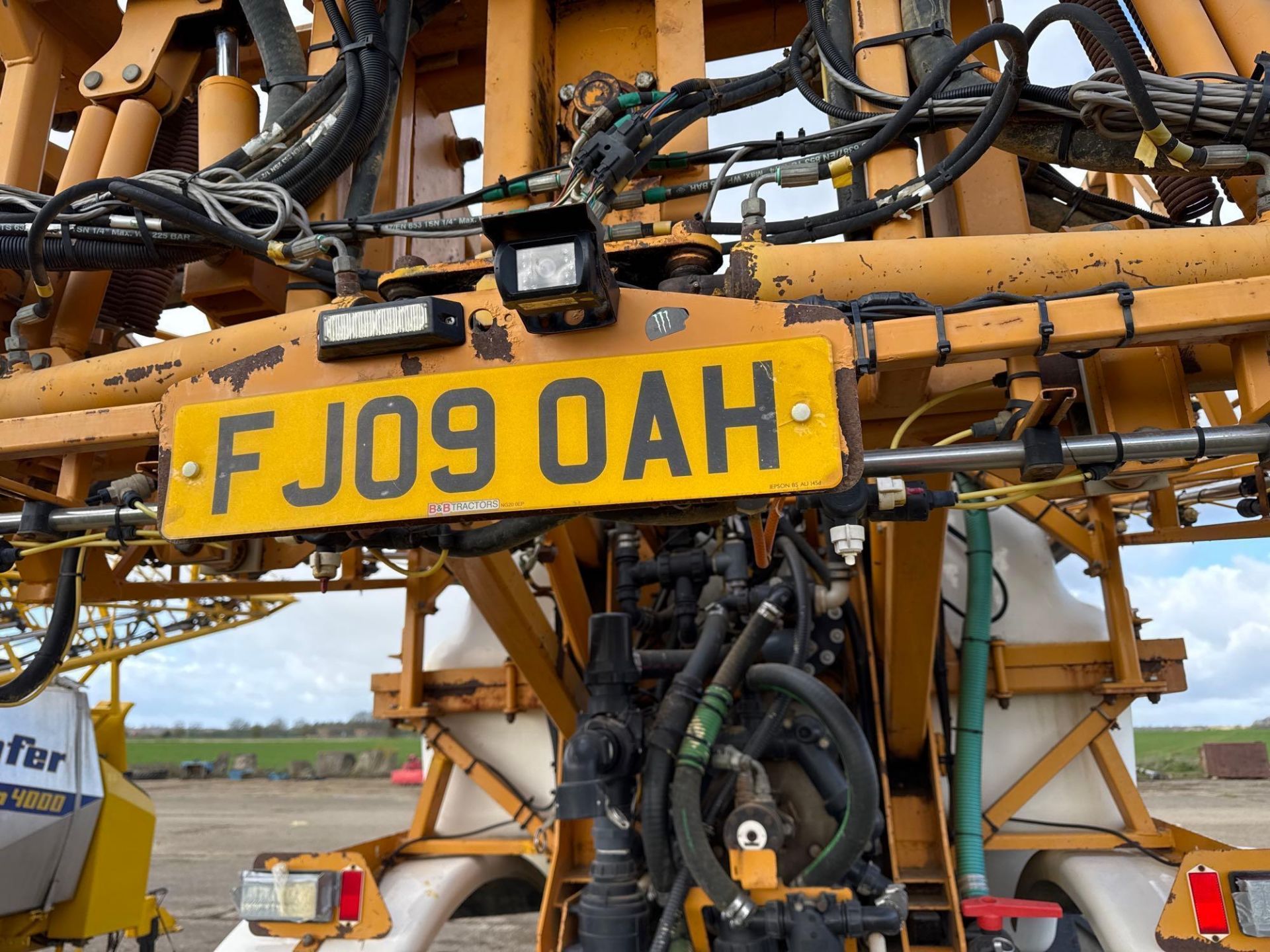 2009 Knight 24m self-propelled sprayer 3,500l tank, triple nozzle bodies, section control, air shut - Image 4 of 21