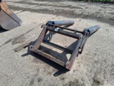 Bag lifter on Volvo industrial attachments